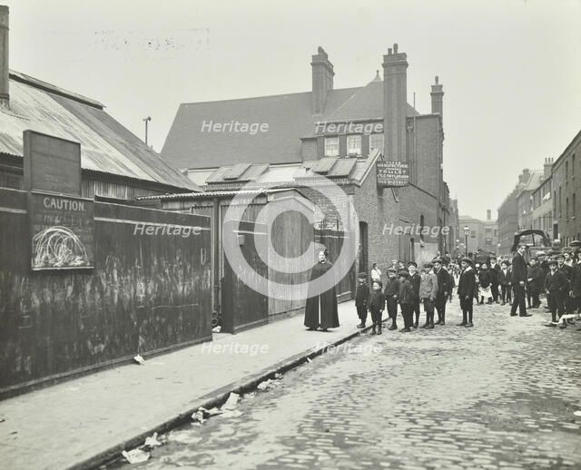 Children on their way to Finch Street Cleansing Station, Stepney, London, 1911. Artist: Unknown.