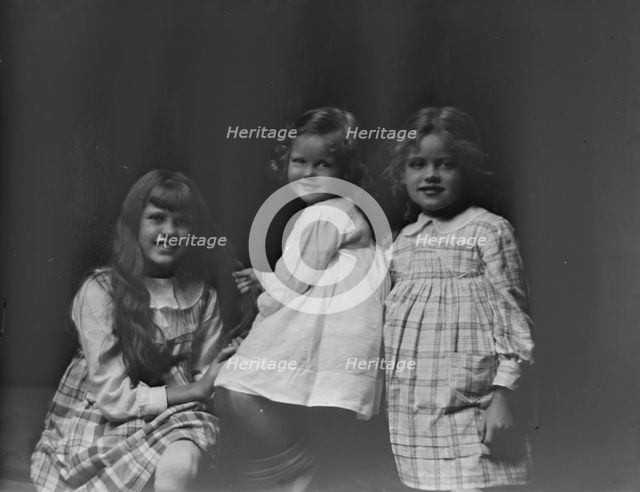 Children of Wilhelm Meyer, portrait photograph, 1919 Oct. 4. Creator: Arnold Genthe.