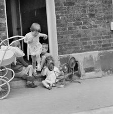 Children playing on a doorstep, London, 1960-1965. Artist: John Gay