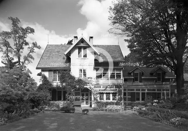 Childs Frick, residence in Roslyn, Long Island, New York, 1945. Creator: Gottscho-Schleisner, Inc.
