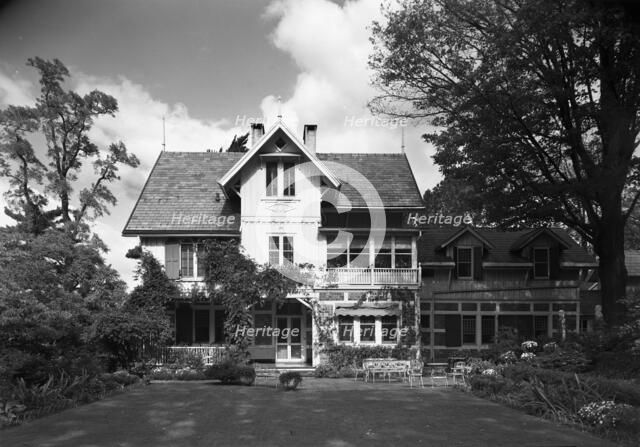 Childs Frick, residence in Roslyn, Long Island, New York, 1945. Creator: Gottscho-Schleisner, Inc.