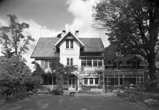 Childs Frick, residence in Roslyn, Long Island, New York, 1945. Creator: Gottscho-Schleisner, Inc
