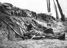 Chimie Militaire Allemande; Ces zouaves, surpris derriere leur parapet par la nappe de gaz 1915 Creator: Robert Scotland Liddell