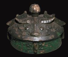 Chinese bronze lid of a wine-vessel, 11th century BC.h