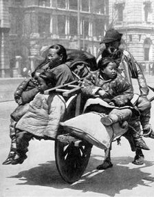 Chinese family on a cart, 1936.Artist: Sport & General