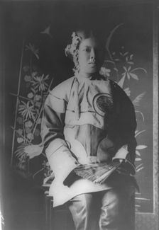 Chinese girl, Chinatown, San Francisco, between 1896 and 1906. Creator: Arnold Genthe