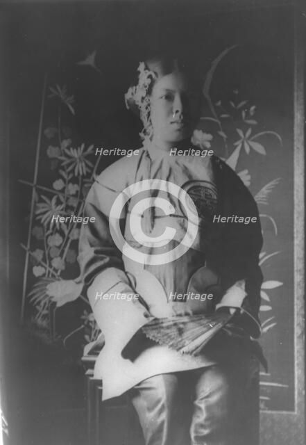 Chinese girl, Chinatown, San Francisco, between 1896 and 1906. Creator: Arnold Genthe.