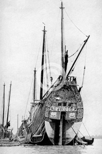 Chinese junk, 1922. Artist: BT Prideaux
