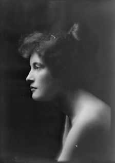 Chippendale, Julia, Miss, portrait photograph, ca. 1913. Creator: Arnold Genthe