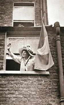 Christabel Pankhurst waving to the hunger strikers from a house overlooking Holloway Prison, 1909. Creator: Unknown