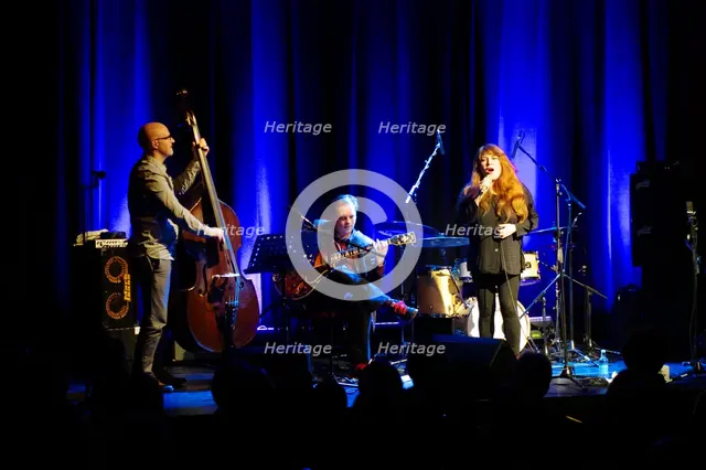 Christine Tobin, Phil Robson, Dave Whitford, Ropetackle Arts Centre, Shoreham, Jan 2016. Artist: Brian O'Connor.