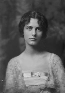 Christian, Miss, portrait photograph, 1915 May 7. Creator: Arnold Genthe