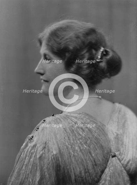 Christie, Winifred, Miss, portrait photograph, 1916. Creator: Arnold Genthe.