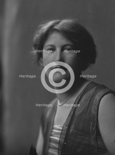 Christie, Winifred, Miss, portrait photograph, not before 1916. Creator: Arnold Genthe.