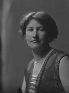 Christie, Winifred, Miss, portrait photograph, not before 1916. Creator: Arnold Genthe
