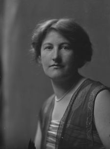 Christie, Winifred, Miss, portrait photograph, not before 1916. Creator: Arnold Genthe