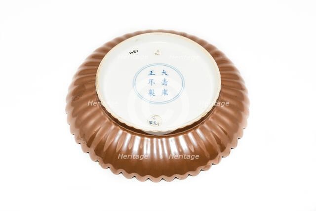 Chrysanthenum dish with cafe au lait monochrome glaze, 1723-1735. Artist: Unknown.