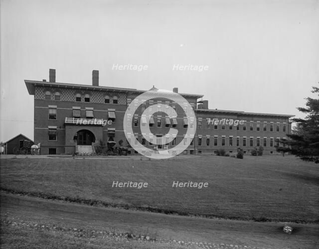 City hospital, Holyoke, Mass., between 1900 and 1910. Creator: Unknown.