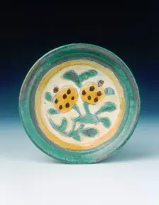 Cizhou-type saucer with pomegranate spray in polychrome glazes, Jin dynasty, China, 1115-1234. Creator: Unknown