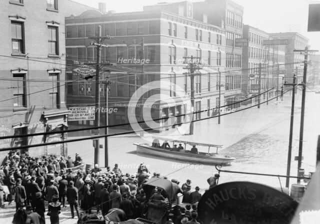 Cin'ti [i.e., Cincinnati] under water, between c1910 and c1915. Creator: Bain News Service.