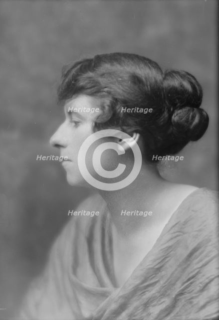 Cisco, John Jay, Mrs., portrait photograph, 1915 June 22. Creator: Arnold Genthe.