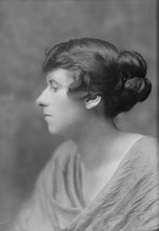 Cisco, John Jay, Mrs., portrait photograph, 1915 June 22. Creator: Arnold Genthe