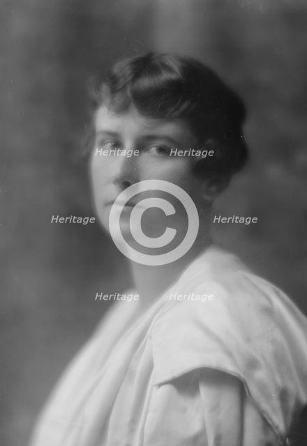 Cisco, John Jay, Mrs., portrait photograph, 1915 June 22. Creator: Arnold Genthe.