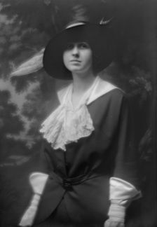 Claflin, Beatrice, portrait photograph, 1913. Creator: Arnold Genthe