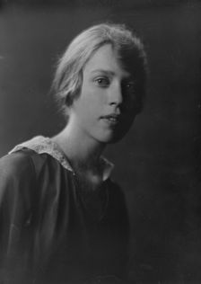 Claflin, M.S., Miss, portrait photograph, 1917 Aug. 8. Creator: Arnold Genthe