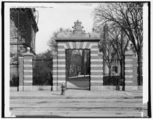 Class of 89 Gate, Harvard University, Mass., between 1900 and 1906. Creator: Unknown