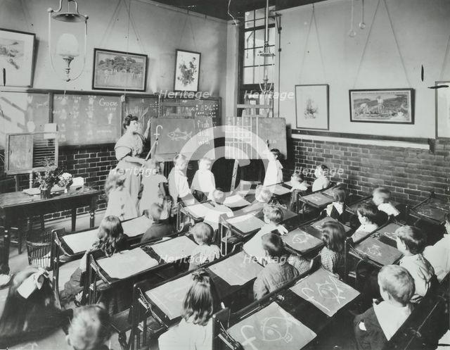Classroom scene, Southfields Infants School, Wandsworth, London, 1907. Artist: Unknown.