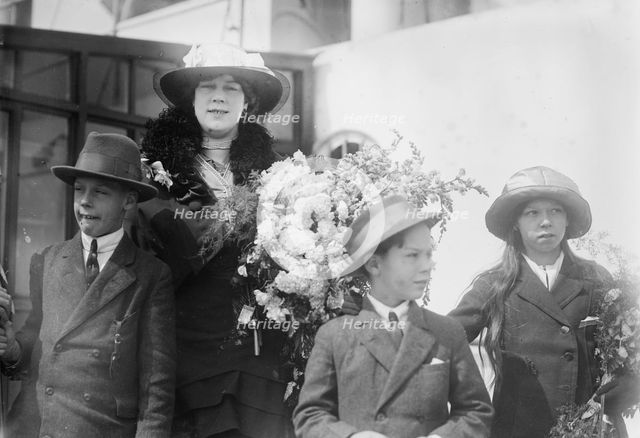 Clara Butt & children, between c1910 and c1915. Creator: Bain News Service.