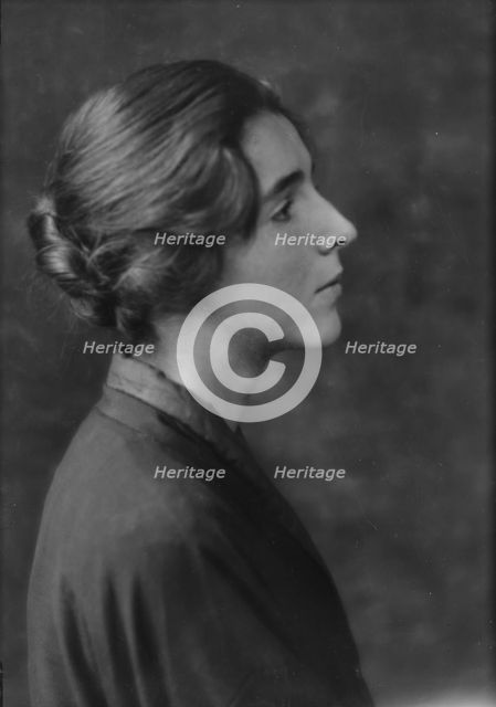Clark, Estelle, Miss, portrait photograph, 1915 Nov. 2 or Nov. 4. Creator: Arnold Genthe.