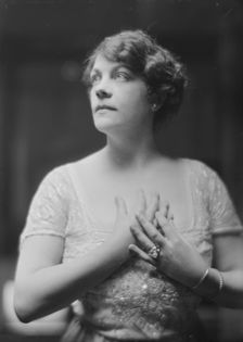 Claussen, Julia, Miss, portrait photograph, 1916 Mar. 2. Creator: Arnold Genthe
