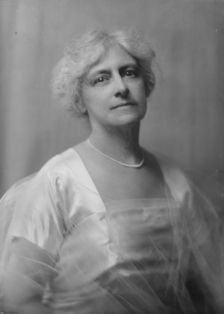 Clemons, Miss, portrait photograph, 1917 June 21. Creator: Arnold Genthe