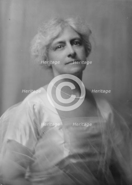 Clemons, Miss, portrait photograph, 1917 June 21. Creator: Arnold Genthe.