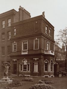 Clement's Inn - Garden House, 1885. Creator: Henry Dixon & Son
