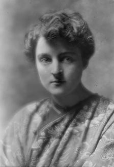 Cleveland, Marion, Miss, portrait photograph, ca. 1915. Creator: Arnold Genthe