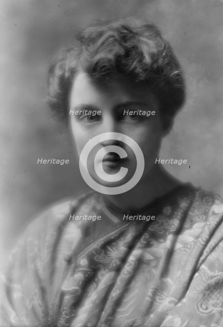 Cleveland, Marion, Miss, portrait photograph, ca. 1915. Creator: Arnold Genthe.