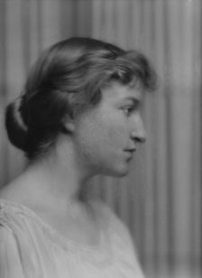 Cleveland, Jane, portrait photograph, 1915. Creator: Arnold Genthe