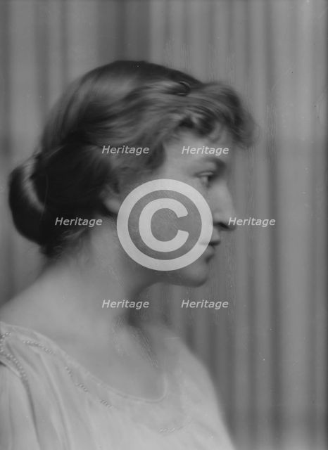 Cleveland, Jane, portrait photograph, 1915. Creator: Arnold Genthe.