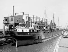 Cleveland & Pittsburgh ore docks, Cleveland, Brown conveying hoists, c1901. Creator: Unknown