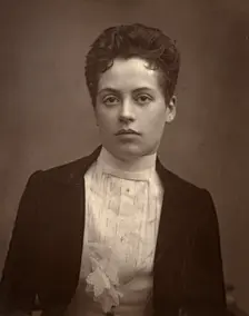 Clo Graves, Irish author and playwright, 1888. Artist: Ernest Barraud