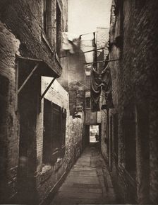 Close No. 101 High Street (#8), Printed 1900. Creator: Thomas Annan