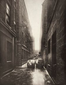 Close No. 11 Bridgegate (#44), Printed 1900. Creator: Thomas Annan