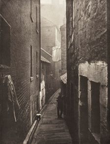 Close No. 28 Saltmarket (#25), Printed 1900. Creator: Thomas Annan