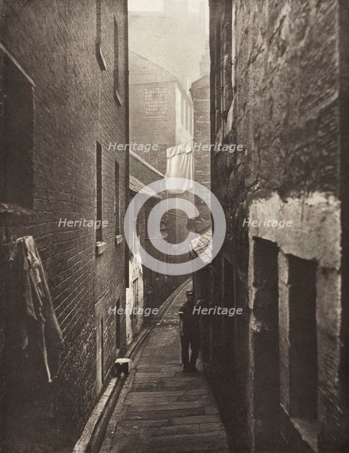 Close No. 28 Saltmarket (#25), Printed 1900. Creator: Thomas Annan.