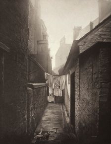 Close No. 29 Bridgegate (#42), Printed 1900. Creator: Thomas Annan