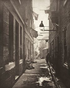 Close No. 80 High Street (#11), Printed 1900. Creator: Thomas Annan