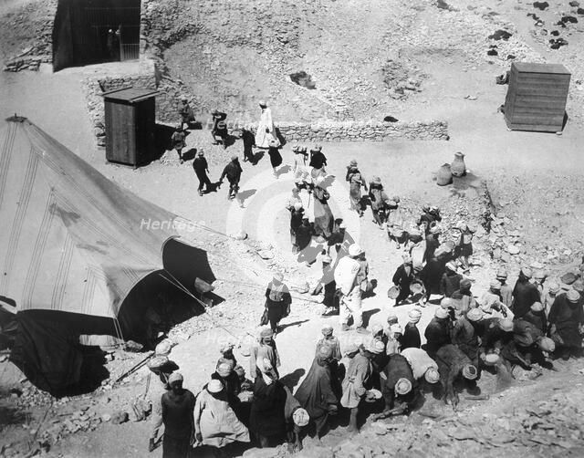Closing the Tomb of Tutankhamun, Valley of the Kings  Artist: Harry Burton